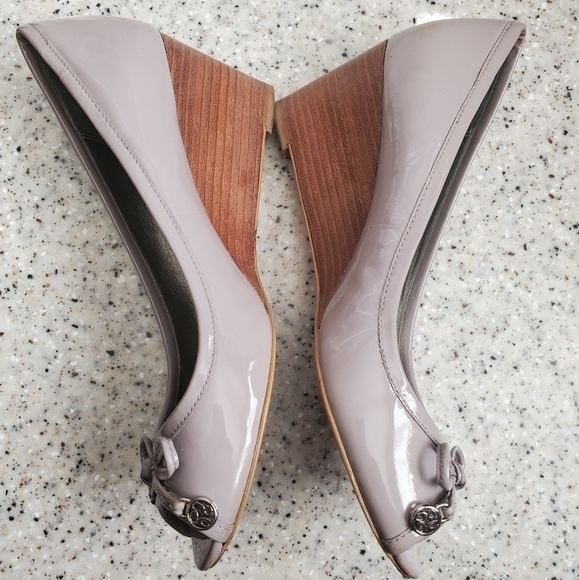 Coach - Picture 2 of 6